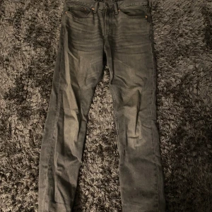 H&M jeans - Ett par jeans från H&M i ett bra skick. Hör av dig vid funderingar!
