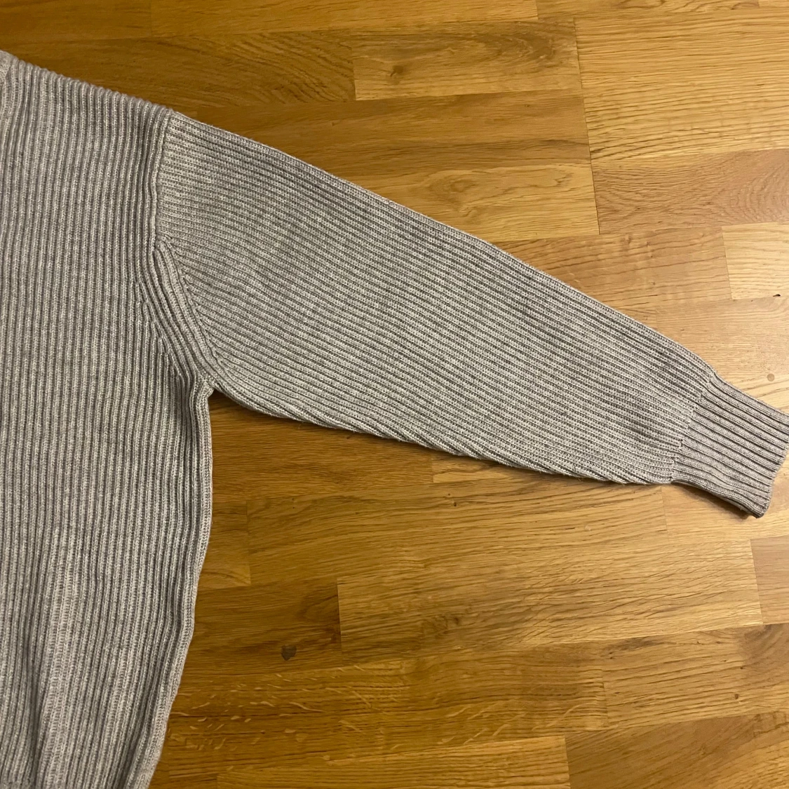 Grå sweatshirt - 91