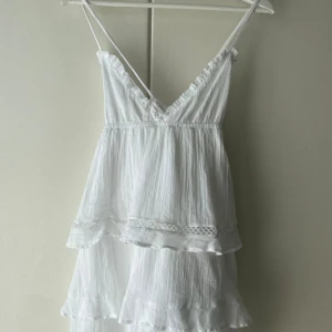 kort klänning  - jätte söt klänning från gina young!  aldrig använd, 170 passar xs/s.  