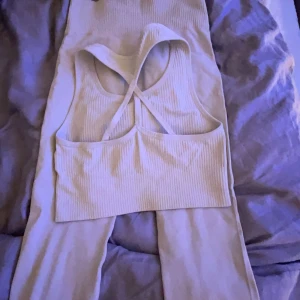 Tränings dress - Säljer min tränings dress. Från lager 157, har inte använt toppen bara byxorna. 