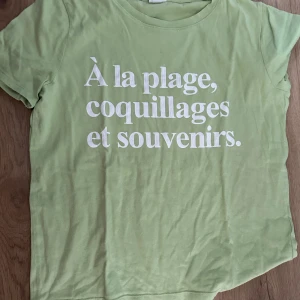 T-shirt med tryck  - En fin T-shirt med en spansk text😋