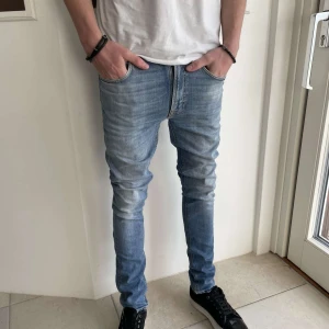 Nudie jeans - Tjena! Säljer nu ett par Nudie ”Lean Dean” som är slimfit i storlek 29/32. Nypris är 1599kr. Riktigt trendiga och snygga byxor i bra skick, priset kan diskuteras vid snabb affär. Skriv vid fler frågor eller bilder!⭐️ 