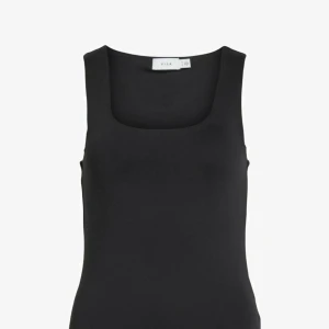 Svart linne - Svart linne i storlek Xs med fyrkantig urringning från Vila. Helt oanvänd!🤍