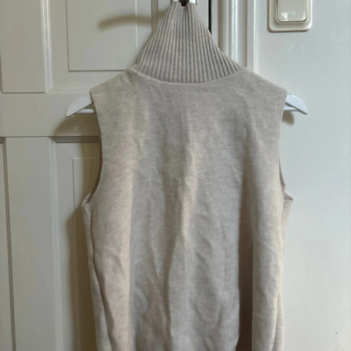 Stickad poloväst - 92