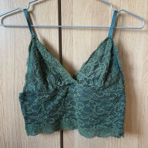 Grön Crop top stl S - Stl S, använt skick