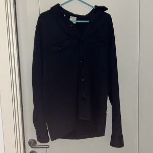 Overshirt - Snygg overshirt som är andvända fåtal gånger, skick 9/10 och köpte den för 800kr