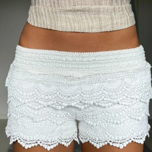 Spetsshorts - Midjemått: 34cm rakt över 💗