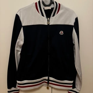 Moncler tjock tröja ÄKTA - Bra skick 