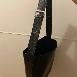 Carin Wester - Intresse koll på min väska💕 Är i väldigt bra skicka! Använd bara tillför skolan. Säljer 400kr, Nypris: 500kr