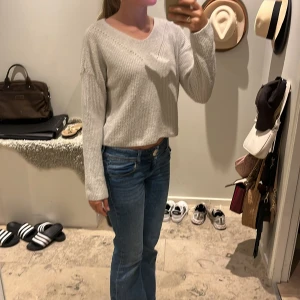 Stickad tröja - St 158-164 men passar mig bra som har st s, den är använd men inte trasig eller sönder någonstans hör av er💕