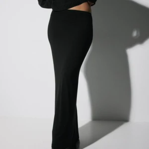 Nelly kjol - Säljer denna fina långkjolen från Nelly i storlek xs. Den är använd fåtal gånger och i bra skick!    Går helst inte ner i pris!