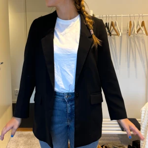 Blazer från Gina  - Jättefin blazer som inte kommer till användning 