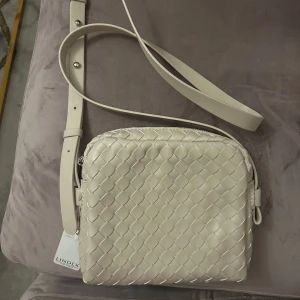 Axelrem väska - Oanvänt med prislapp. 