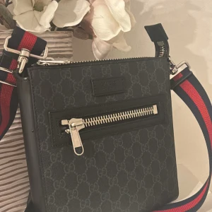 Gucci väska  - Äkta gucci väska i perfekt skick 