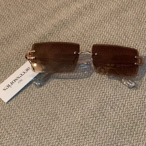 Rimless sunnies - Rimless sunnies från Nelly. Tror ordinarie pris var runt 180kr. 