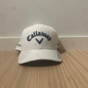 Callaway keps - Jag säljer en Callaway keps med edition Apex. Den är i skick 8/10 använd 2-3 gånger. Lite smutsig men går att tvätta bort. Pris går att diskutera 