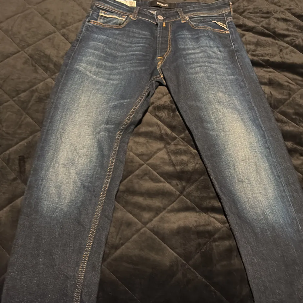 Ett par feta replay jeans som är i nyskick då jag inte haft användning av dem mycket. Nypris: 1699kr. Mitt pris: 699. Jeans & Byxor.