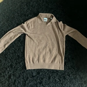 Långarmad piké  - Tjena! Säljer nu denna feta långarmade piken från märket these glory days. Hör av er vid funderingar!🙌