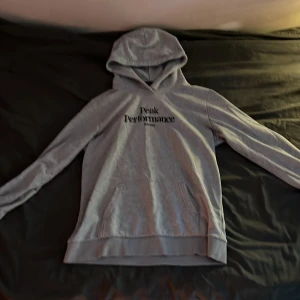 Peak Performance hoodie storlek XS - Säljer en Peak Performance hoodie i ny skick, storlek XS