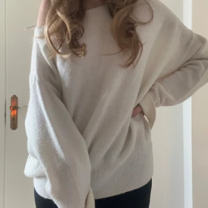 Stickad tröja - Jättefin tröja från Holly & White🌸 Kontakta vid frågor 💌