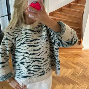 Så snygg stickad tröja med zebra mönster stl s❣️❣️