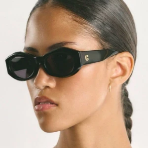 Svarta Solglasögon Corlin - Ett par skit snygga solglasögon från Corlin, köpt för 1500kr. Bara använda en gång så dem är helg nya inpricip ☺️