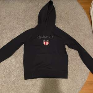 Gant hoodie. Använd fåtal gånger. Storlek 170/15 år