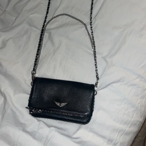 Zadig & Voltaire väska - Bra skick. Säljer för att den inte används. Använd fåtal gången 