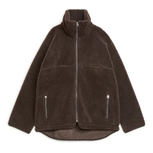 Arket pilejacka - Jacka i pile från Arket i storlek M. Väldigt sparsamt använd så i superfint skick.  650kr (nypris 1390kr)