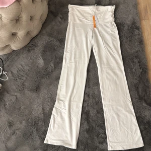 Yoga Pants - Helt nya yogapant från Gina Tricot (Young) stl 158/164 (XS) prislapp kvar, köpta för 140kr 