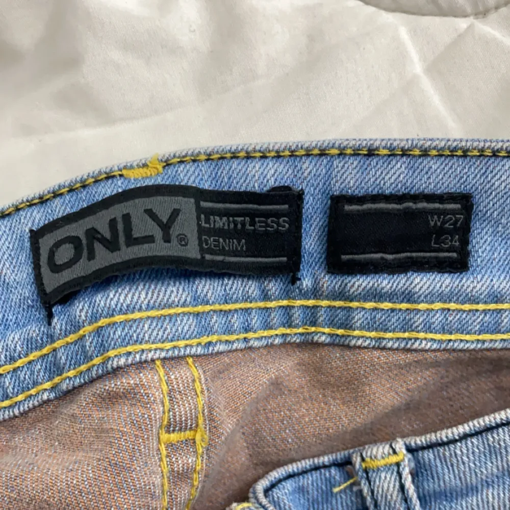 Den är low waist . Jeans & Byxor.