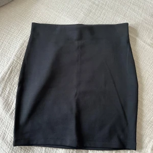Svart pennkjol - Svart pennkjol från Cubus i strl XS. Använd fåtal gånger!