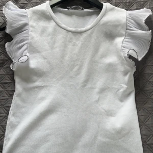 Zara topp - Använd två ggr i somras. Inga defekter. 