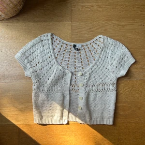 Kortärmad kofta  - Stickad kortärmad kofta 😍😍