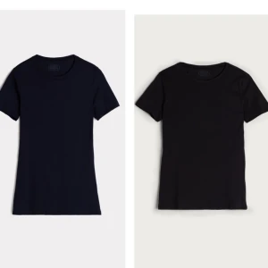 2 intimisimi toppar - Säljer nu mina 2 intimissimi t-shirtar i marinblå och svart🩷 använda fåtal gånger! Nypris 199kr/styck, säljer båda för 200💋 lämna gärna prisförslag då det kan diskuteras!!