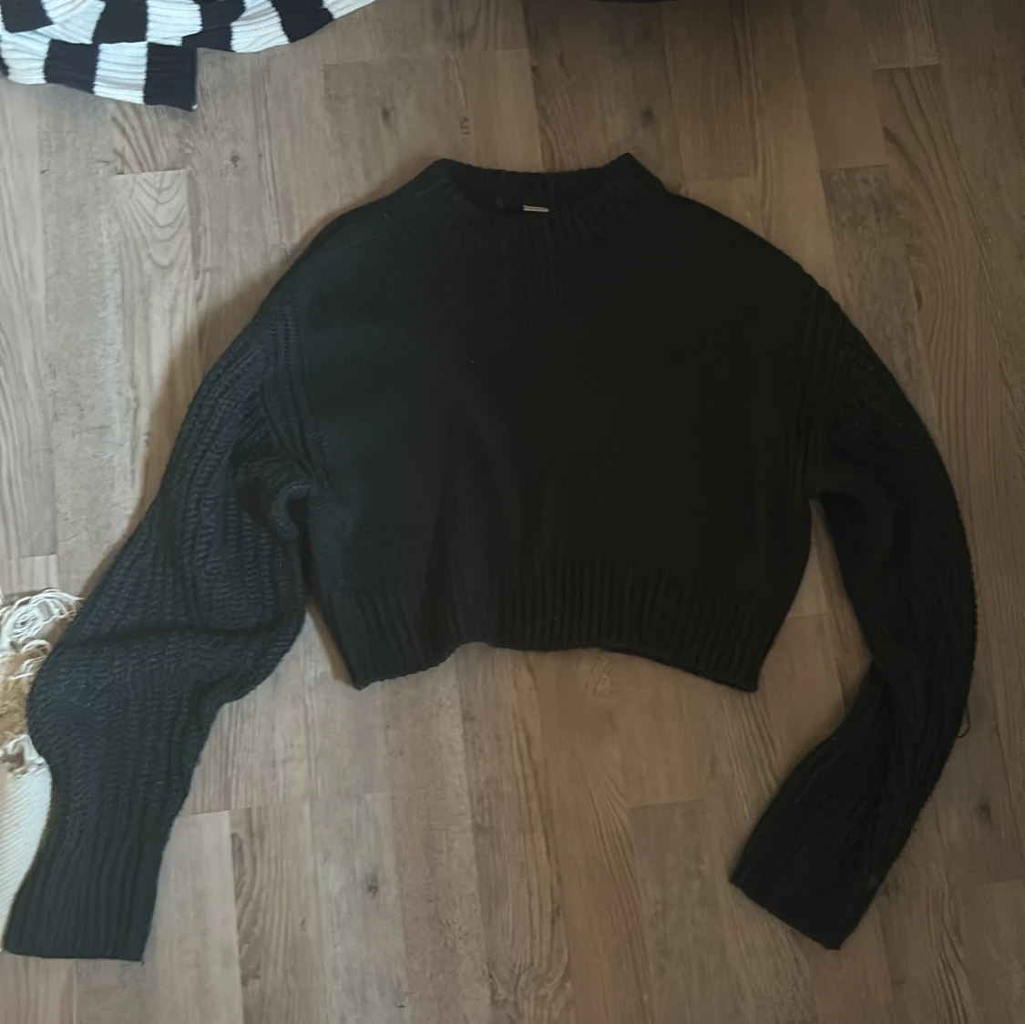 Croppad stickad tröja