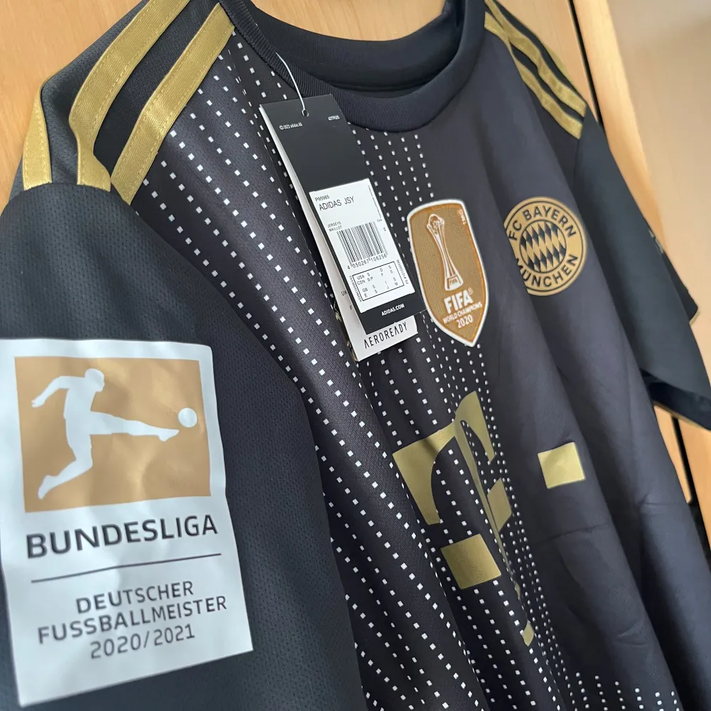 Bayern München Third Kit 2021/22 Jamal Musiala Small Med tags . Sportswear.