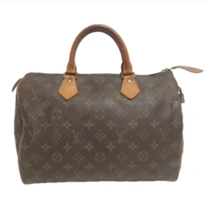 Louis Vuitton Speedy 30 - Louis Vuitton Speedy 30. Ett måste i väskkollektionen! Bra storlek för både vardagsbruk och resor. Perfekt att använda som skol-/arbetsväska. Speedy ger en touch av lyx och stil till varje outfit.