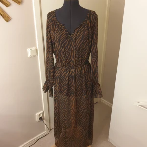 Långklänning - Oanvänd klånning från Ellos