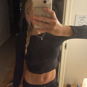 Tröja från Gina  - Jötte söt tröja från Gina tricot, säljer pga att den är för liten! Bra skick, inga defekter! Perfekt inför hösten🍁💕