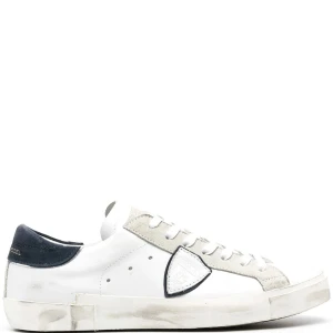 Philippe Model skor - Säljer ett par helt nya och oanvända skor från Philippe Model. Skorna kommer i originalförpackning, och kvitto medföljer. Skorna är i storlek 40 men dem passar även lite större. Tveka inte på att ställa frågor😊