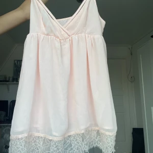 Rosa nattlinne - Rosa nattlinne från Amisu, står xs men skulle säga att den passar bättre på xxs då den är för liten för mig😇