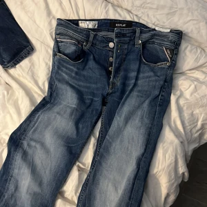 Nya replay jeans - Hjälper sambon Helt nya replay Jens aldrig använda 