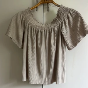 Off shoulder blus - Super fin topp