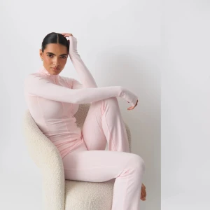 ginatricot rosa sett - helt ny med prislappar på. S på byxorna och koftan