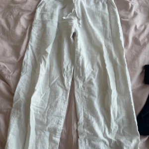 Gina tricot linne byxor - Linne byxor från Gina i bra skick, säljer för att de är för små