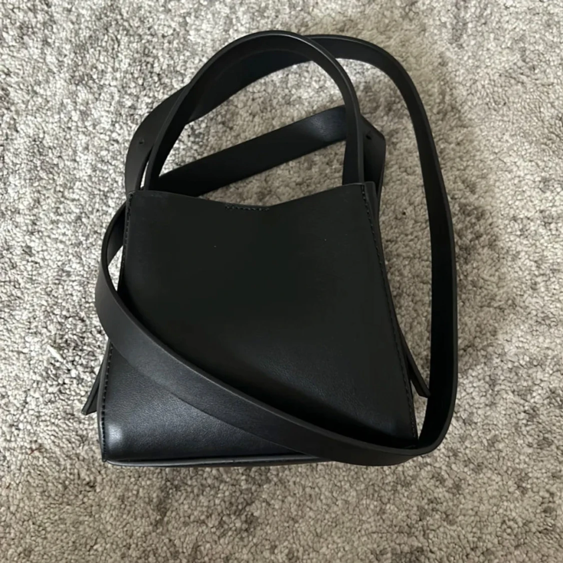 Gina tricot väska - 91