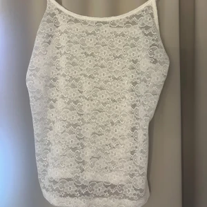 Spetslinne - Storlek M, men lite liten i storleken så det passar en storlek S också