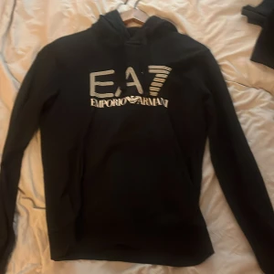 Armani hoodie  - Bra skick 