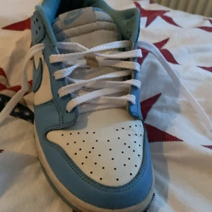 Jätte bra skor - Skit bra skor älskar dom men dom passar it mig hade rekommenderat dom skorna 